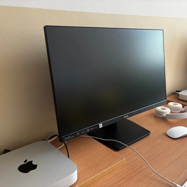 Starym monitorom mówimy nie. W sali 7 Mac pojawiły się nowoczesne nowe 24'' monitory marki Iiyama :)